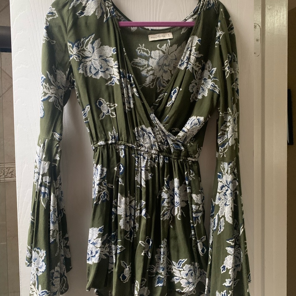 Abercrombie floral romper long sleeve